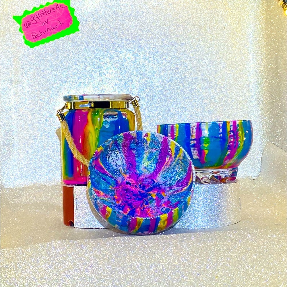 Tye dye 3 pc set, includes 1 vase, 2 decorative bowls (not intended for liquids)